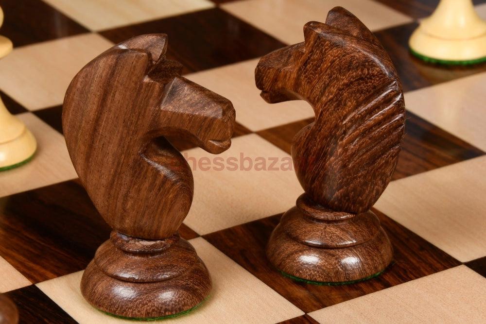 1950 Reproduzierte Sowjet (Russische) Lettländischen Schachfiguren Aus Sheeshamholz Und