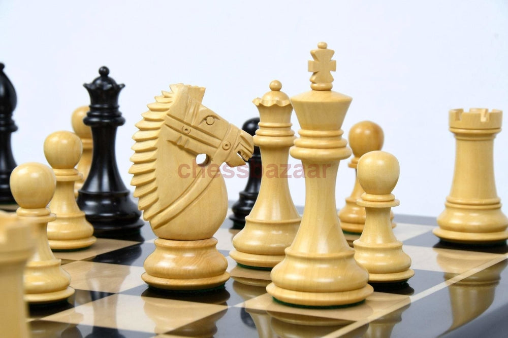 Zaumserie Schachspiel:  Gebeizte Schachfiguren Mit Aufgezäumten Springern Aus Buchsbaumholz