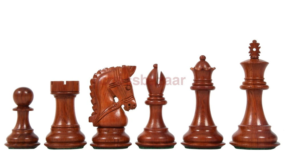 Zaumserie : Zweifach beschwerte handgeschnitzten Schachfiguren mit aufgezäumten Pferden aus Rosenholz und Buchsbaumholz – König 91 mm